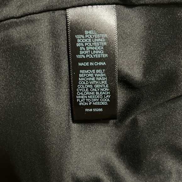 Express Black Chiffon Flowy Party Pleated Dress with Chain Belt Sz 6 - Picture 3 of 5